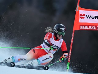 Švajčiarka Camille Rastová počas obrovského slalomu v Kranjskej Gore.