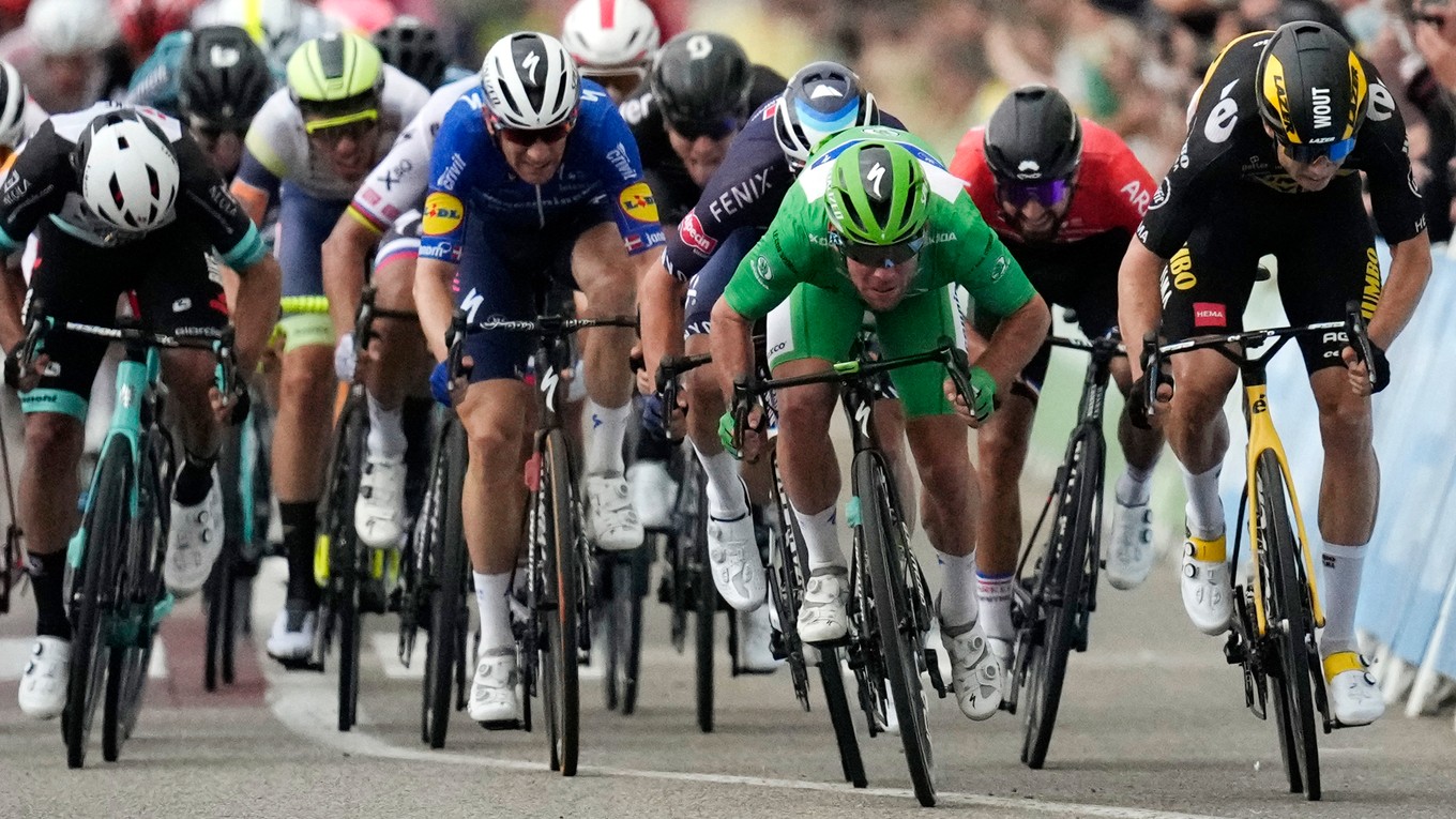 Mark Cavendish v cieli 10. etapy na Tour de France 2021.