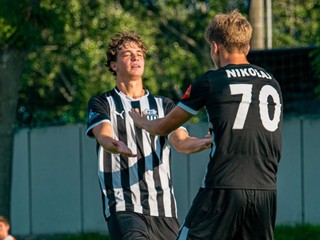 Hráči Petržalky sa tešia z gólu