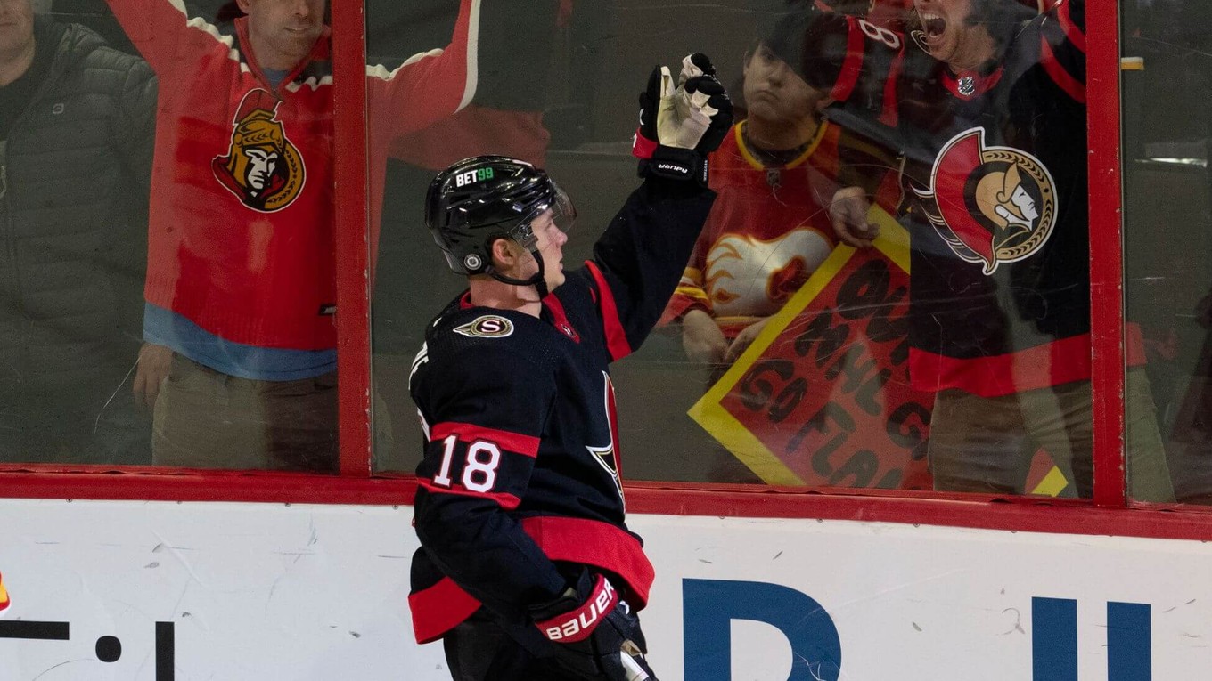 Nemecký hokejista Tim Stützle v drese Ottawy Senators.
