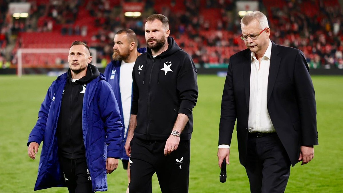 Predseda predstavenstva SK Slavia Praha Jaroslav Tvrdík (vpravo).