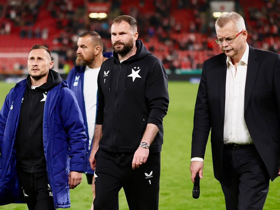 Predseda predstavenstva SK Slavia Praha Jaroslav Tvrdík (vpravo).