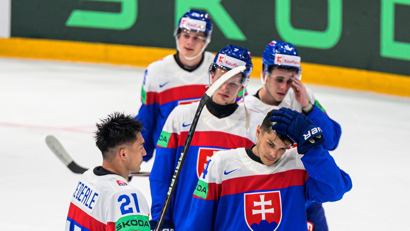 Slovenskí hokejisti sa lúčia s fanúšikmi po prehre so Švédskom na MS 2026.