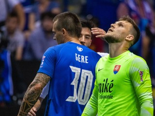 Sklamaní slovenskí reprezentanti po zápase s Talianskom na ME v malom futbale 2022 (EMF EURO).