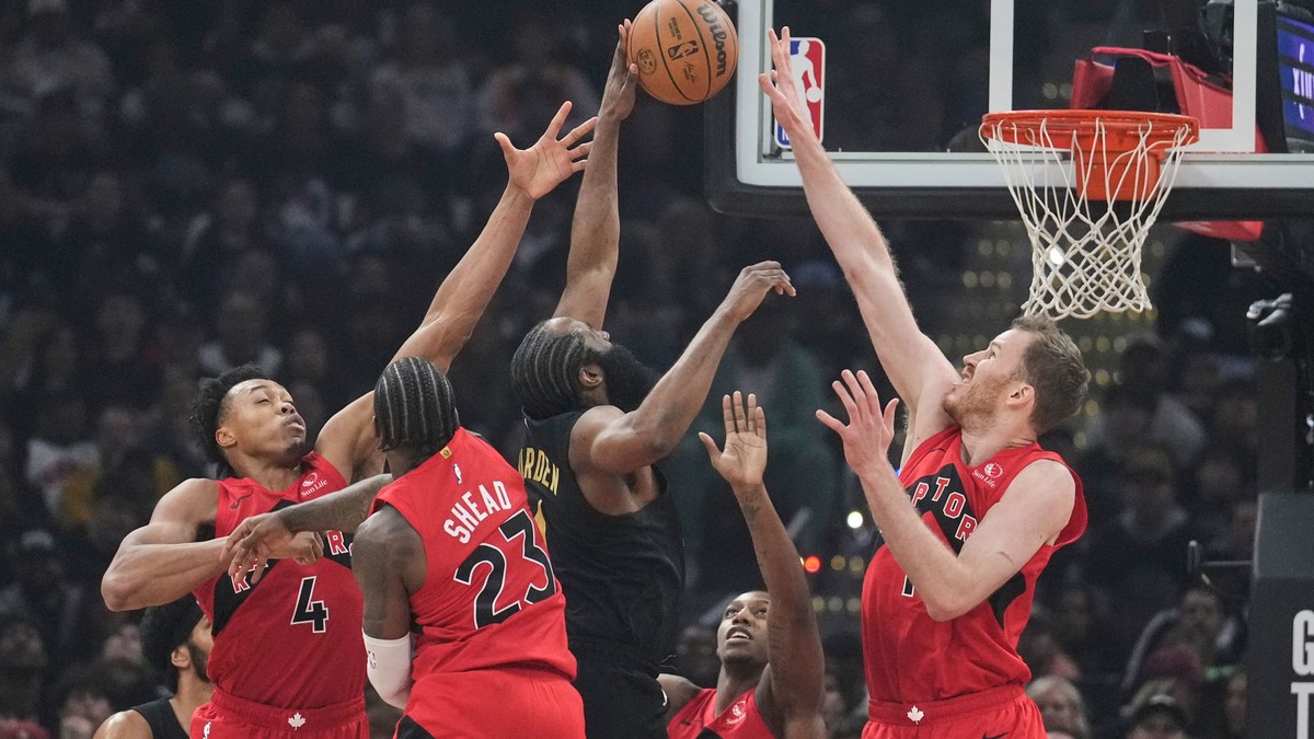 James Harden, Scottie Barnes, Jamal Shead, RJ Barrett a Jakob Poeltl.