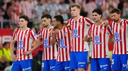 Hráči Atlética Madrid počas penaltového rozstrelu