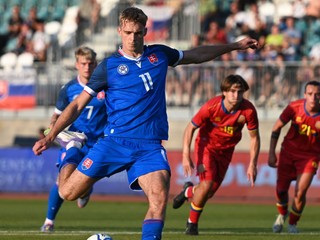 Hráč Slovenska Adam Griger počas kvalifikačného zápasu na ME 2027 hráčov do 21 rokov D-skupiny Slovensko - Andorra