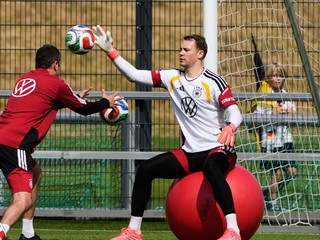 Brankár Manuel Neuer počas tréningu Nemecka.