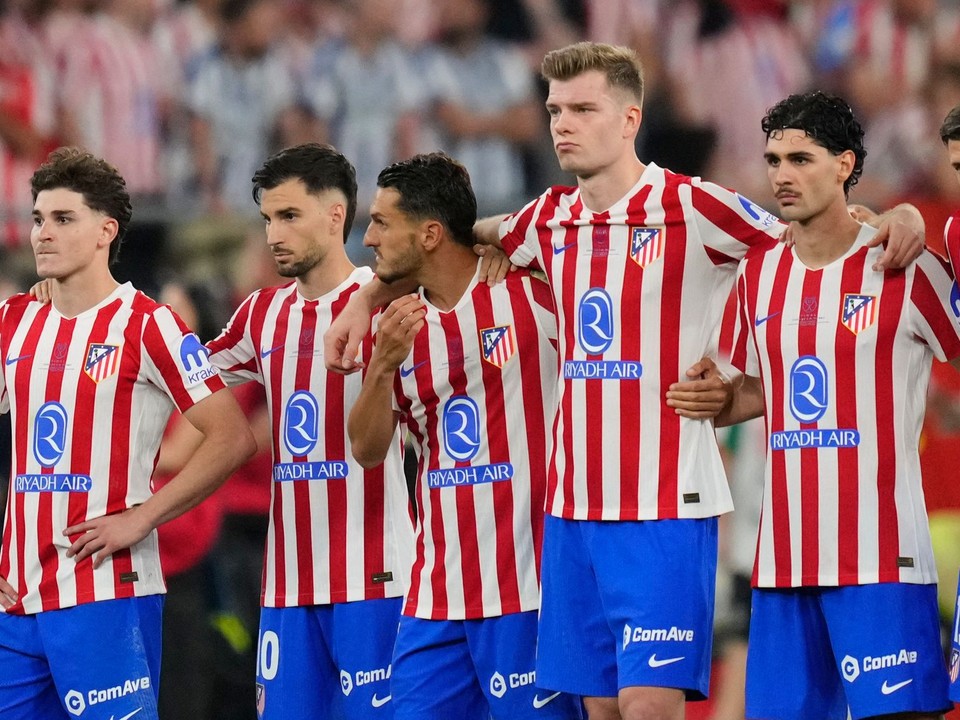 Hráči Atlética Madrid počas penaltového rozstrelu