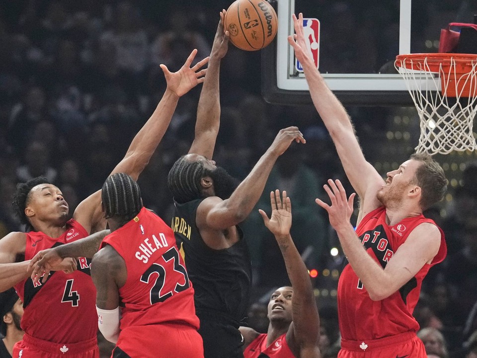 James Harden, Scottie Barnes, Jamal Shead, RJ Barrett a Jakob Poeltl.
