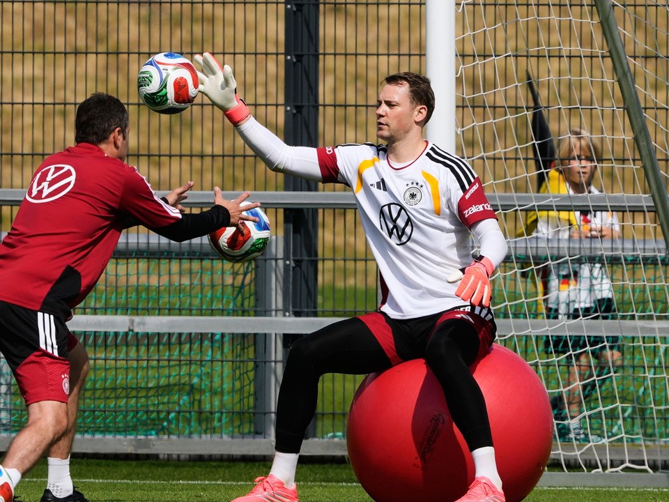 Brankár Manuel Neuer počas tréningu Nemecka.