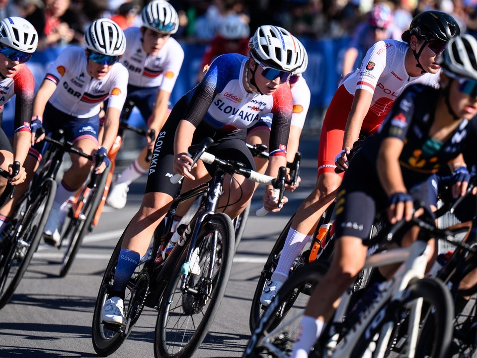 Slovenská cyklistka Karolína Hajduková počas pretekov junioriek na MS 2026. 