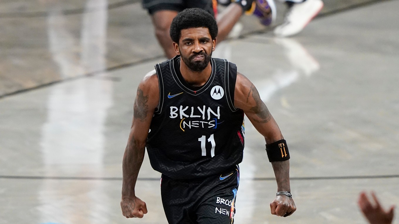 Kyrie Irving, rozohrávač tímu NBA Brooklyn Nets.  