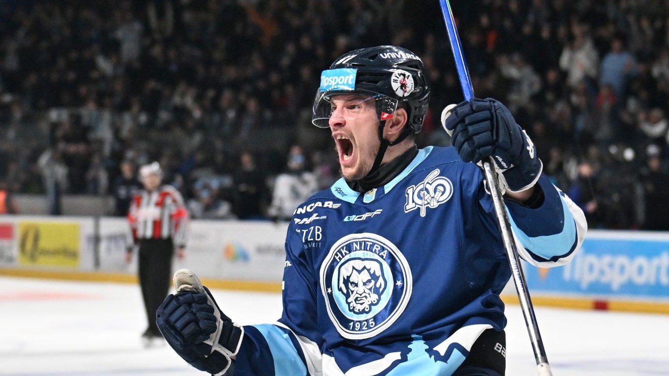 Matej Paulovič sa teší z gólu.