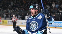 Matej Paulovič sa teší z gólu.