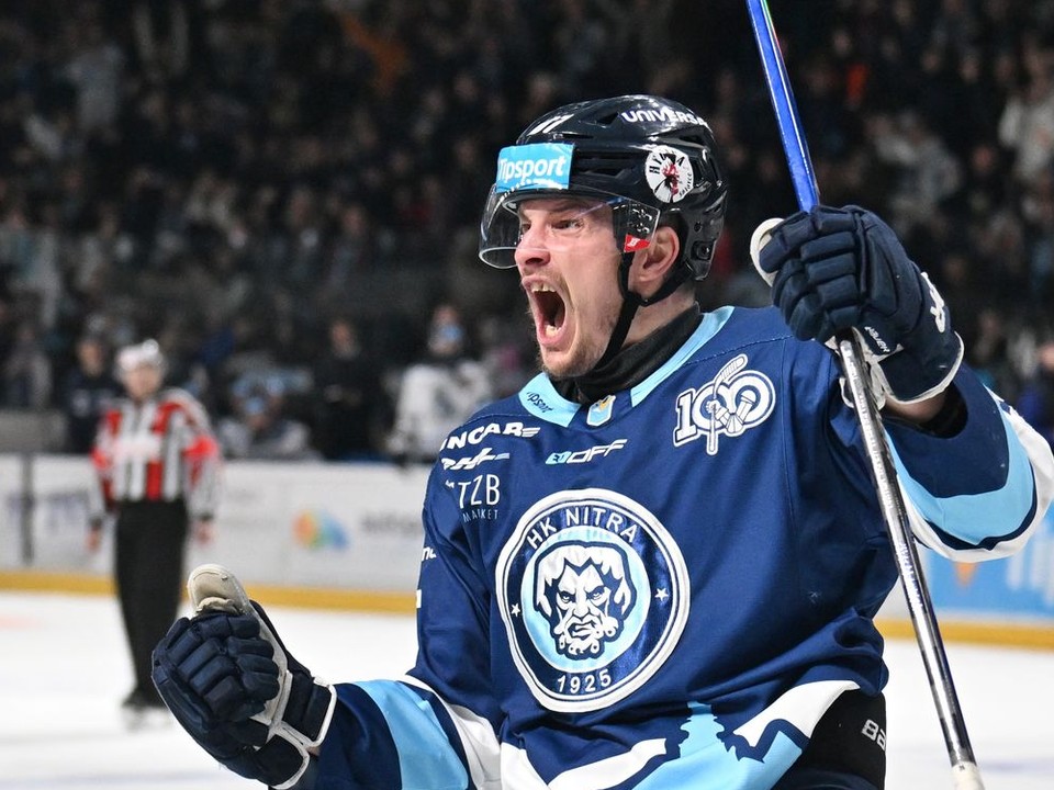 Matej Paulovič sa teší z gólu.