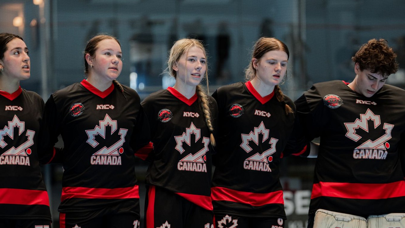 Hokejbalistky Kanady do 20 rokov. 