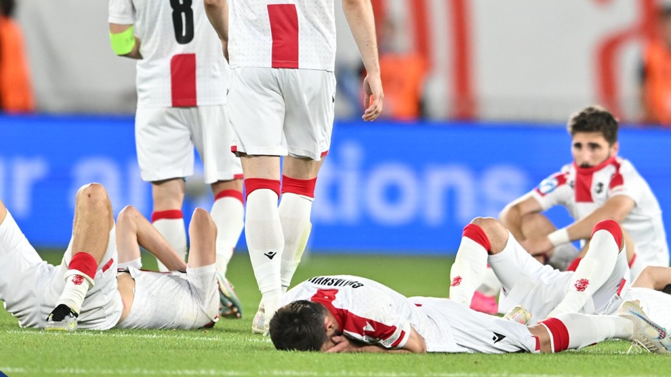 Futbalisti Gruzínska do 21 rokov po prehre vo štvrťfinále proti Izraelu. 