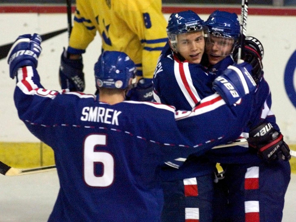 Peter Smrek, Ladislav Nagy a Zoltán Bátovský po góle do siete Švédska v zápase o bronz na MS do 20 rokov vo Winnipegu 1999.