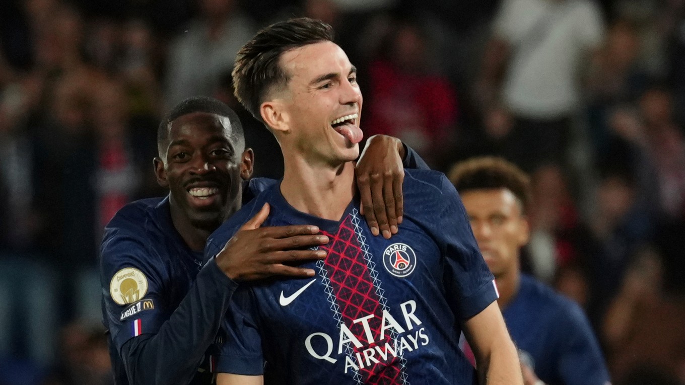 Futbalista PSG Fabian Ruiz sa teší z gólu v zápase proti Angers.