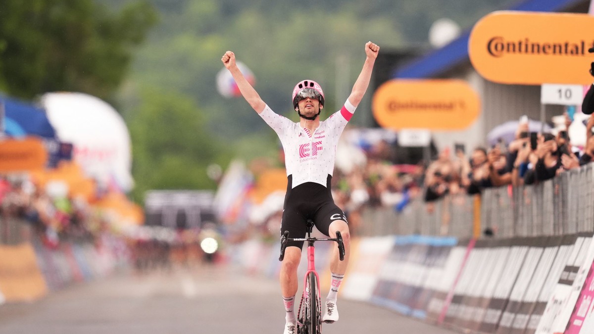 Dánsky cyklista Kasper Asgreen víťazí v 14. etape Giro d´Italia.