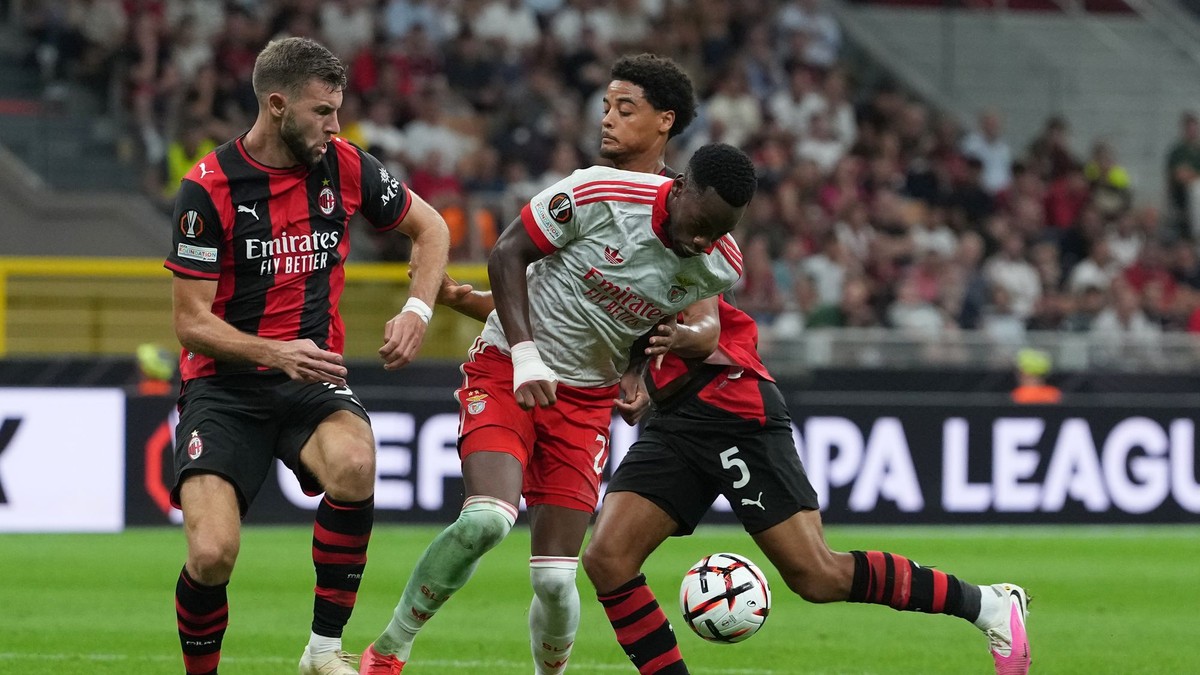 Fotka zo zápasu AC Miláno - Benfica Lisabon.