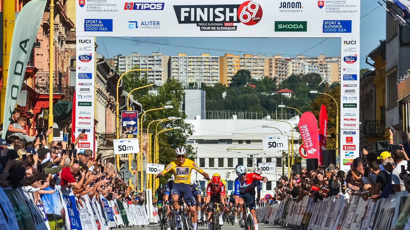 Paul Magnier a Lukáš Kubiš vo finiši 2. etapy na Okolo Slovenska 2025