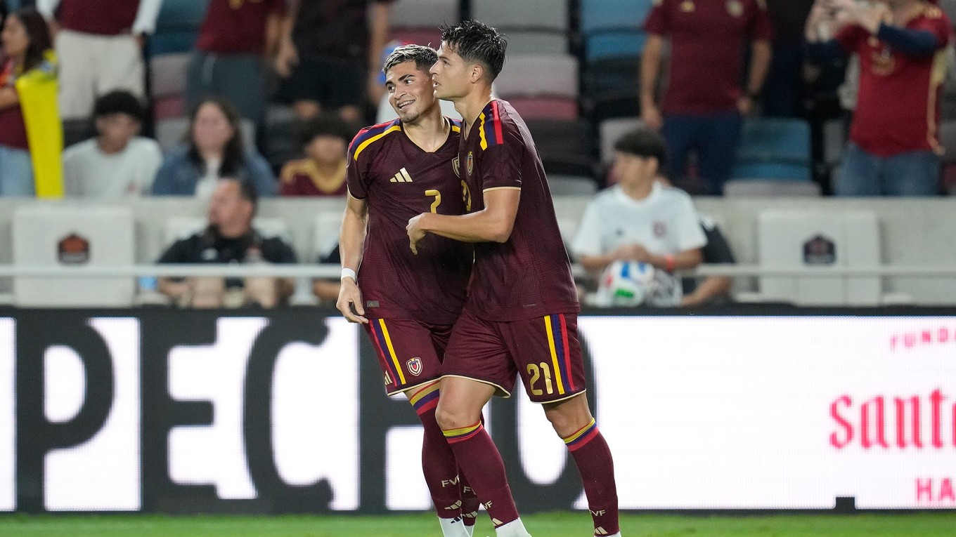 Venezuelský futbalista Jesus Andres Ramirez Diaz (21) sa teší z gólu