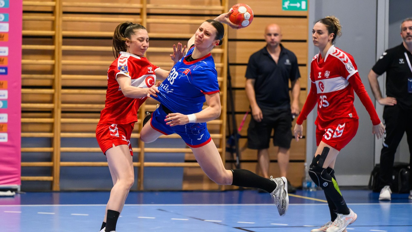 Zľava Beyzanur Turkyilmazová (Turecko), Dorota Bačenková (Slovensko) a Sude Naz Dagová (Turecko)