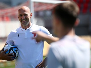 Nový tréner AS Trenčín Ilija Stolica na začiatku letnej prípravy. 