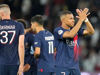 Kylian Mbappé a Milan Škriniar v drese Paríža St. Germain.
