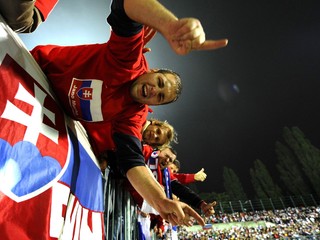 Futbaloví fanúšikovia na Tehelnom poli počas kvalifikačného zápasu Slovensko - Slovinsko v roku 2009.
