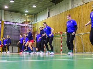Slovenské reprezentantky v hádzanej žien počas tréningu.