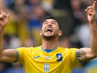 Roman Jaremčuk sa teší po strelenom góle v zápase Slovensko - Ukrajina v skupine E na EURO 2024.