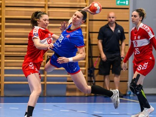 Zľava Beyzanur Turkyilmazová (Turecko), Dorota Bačenková (Slovensko) a Sude Naz Dagová (Turecko)