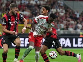 Fotka zo zápasu AC Miláno - Benfica Lisabon.