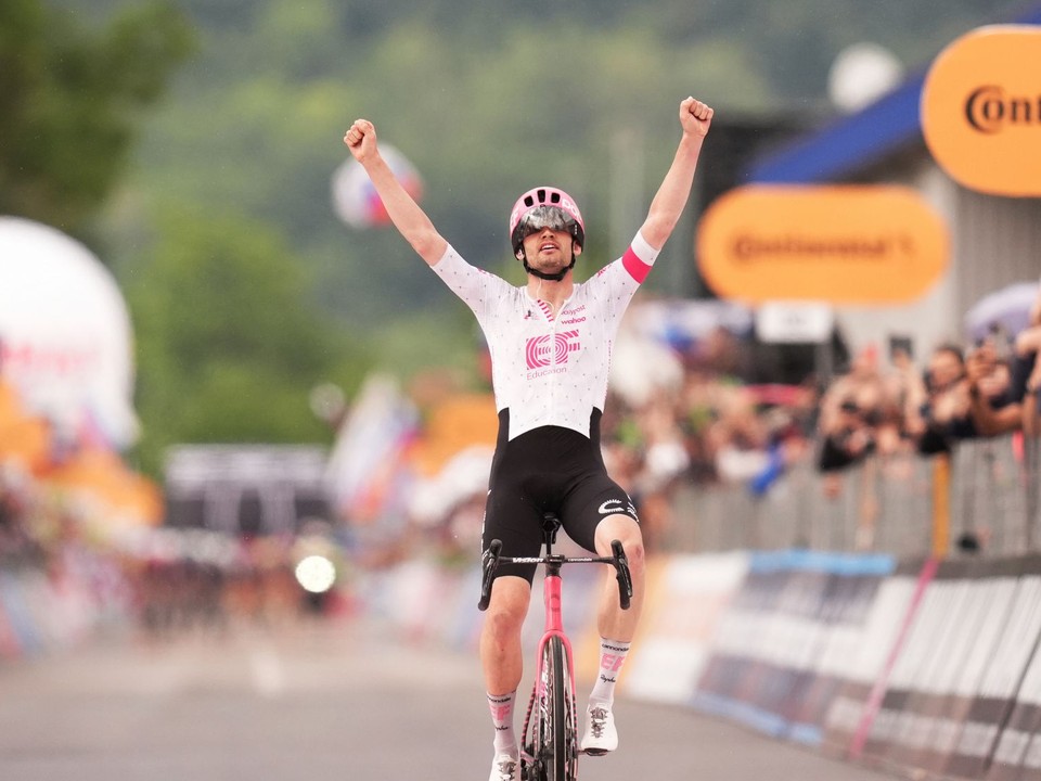 Dánsky cyklista Kasper Asgreen víťazí v 14. etape Giro d´Italia.