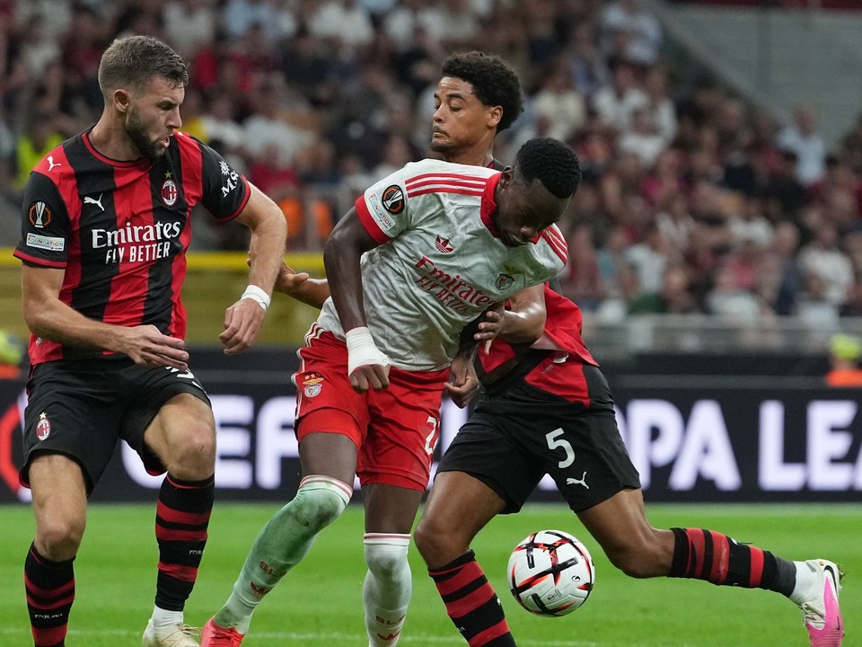 Fotka zo zápasu AC Miláno - Benfica Lisabon.