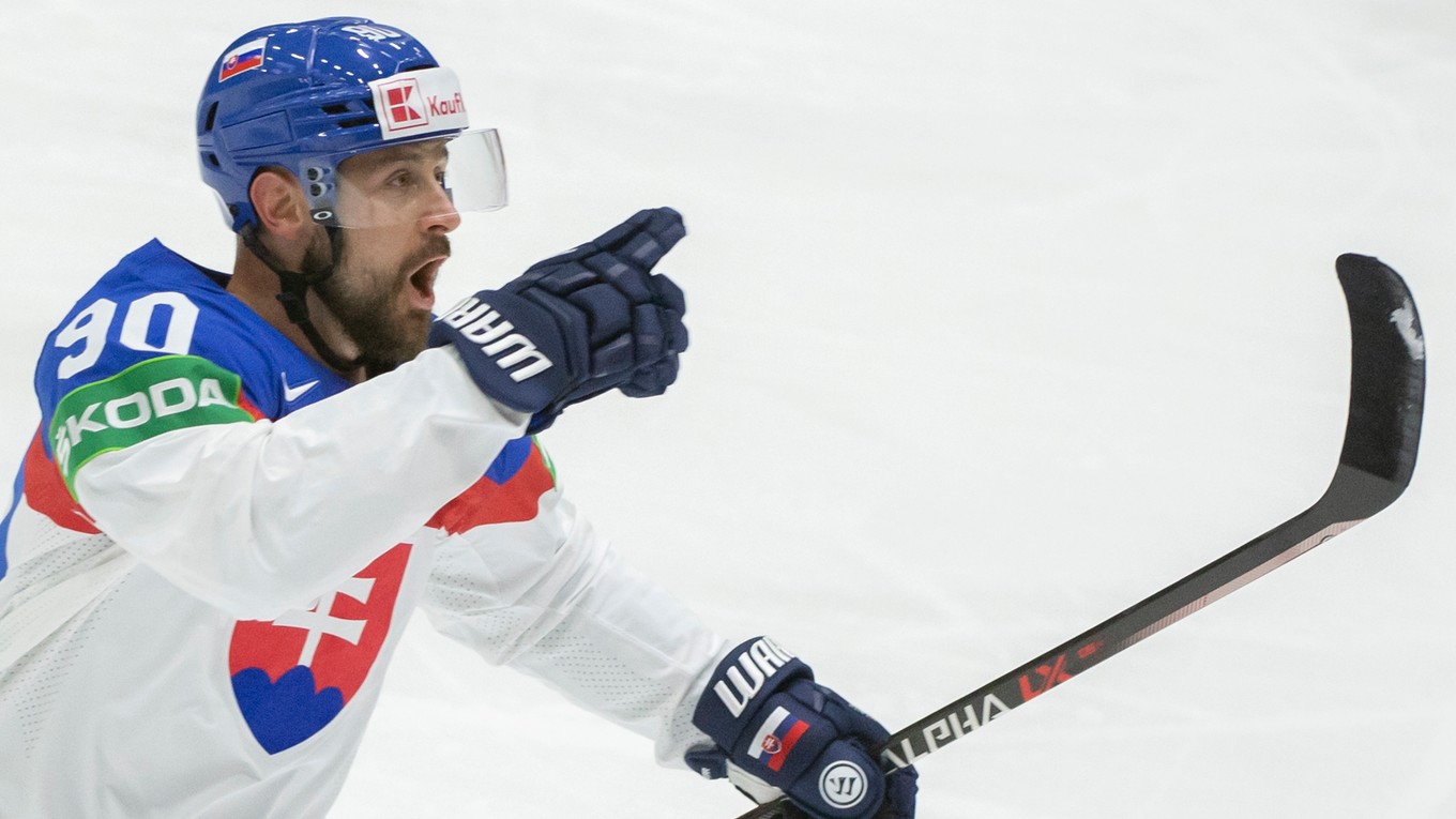 Tomáš Tatar sa teší po strelenom góle v zápase Slovensko - Dánsko na MS v hokeji 2022.