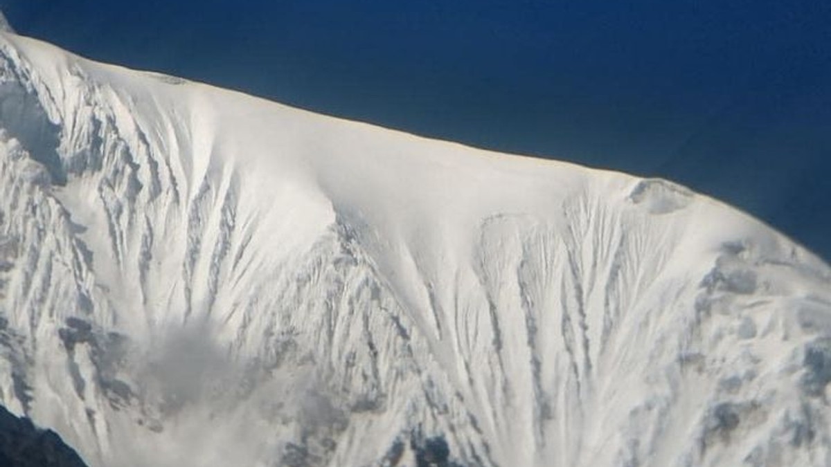 Himalájsky štít Langtang Lirung (7234 m n. m.).