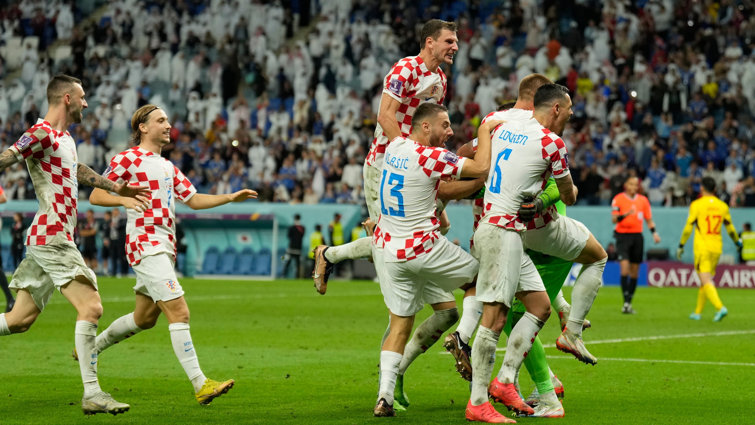 Radosť futbalistov Chorvátska po postupe do štvrťfinále MS 2022.