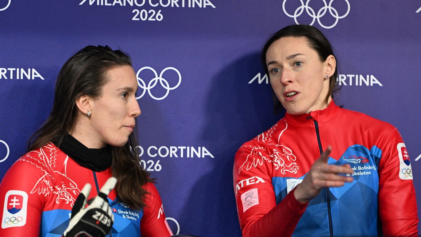Na snímke slovenské bobistky zľava Viktória Čerňanská a Lucia Mokrášová na ZOH.