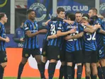 Radosť futbalistov Inter Miláno po strelenom góle proti RB Lipsko v zápase 5. kola ligovej fázy Ligy majstrov.