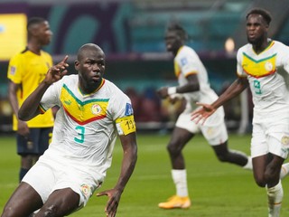 Kalidou Koulibaly strieľa gól na MS vo futbale 2022.