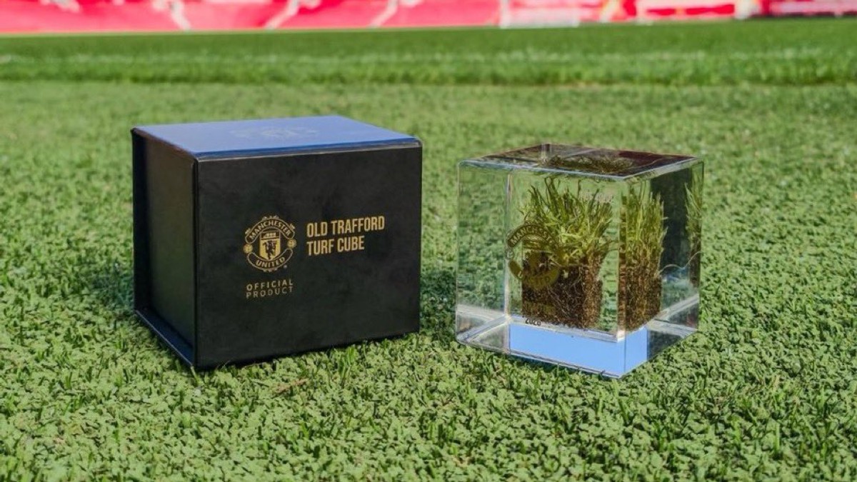 Suvenír trávniku z Old Trafford