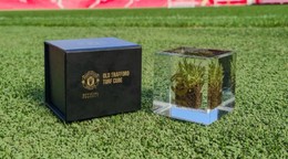 Suvenír trávniku z Old Trafford
