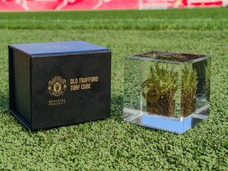 Suvenír trávniku z Old Trafford