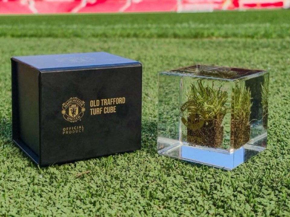 Suvenír trávniku z Old Trafford
