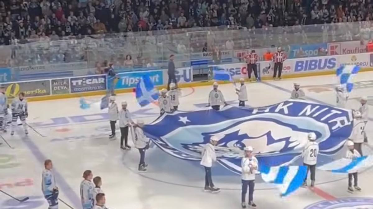 Nástup hráčov Nitry pred prvým zápasom novej sezóny Tipsport ligy. 