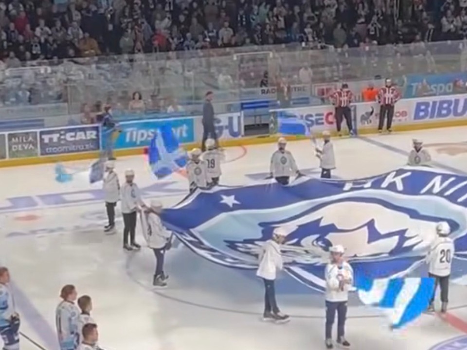 Nástup hráčov Nitry pred prvým zápasom novej sezóny Tipsport ligy. 